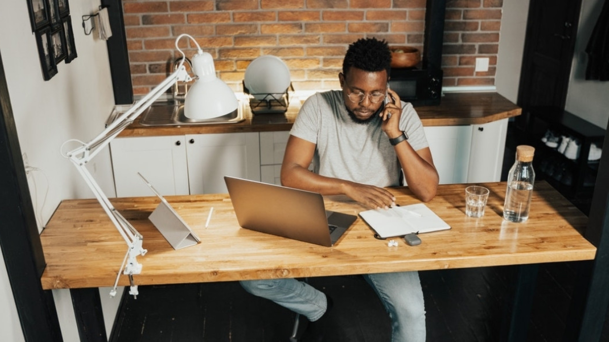 El trabajo remoto se instaló en todo el mundo después de la pandemia y, en Argentina, muchos profesionales buscan una oportunidad: no es solo LinkedIn  