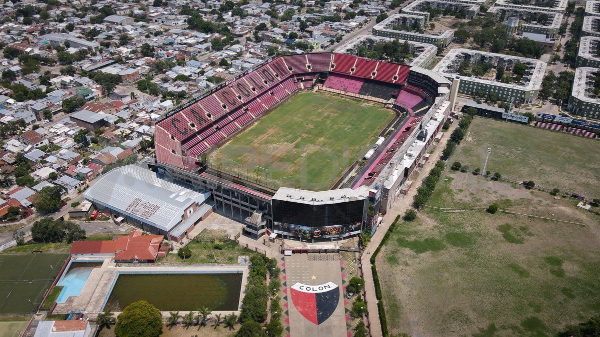 Según Gustavo Ingaramo, la cancha del Club Atlético Colón está habilitada para recibir a 40.000 hinchas en el clásico santafesino del sábado.
