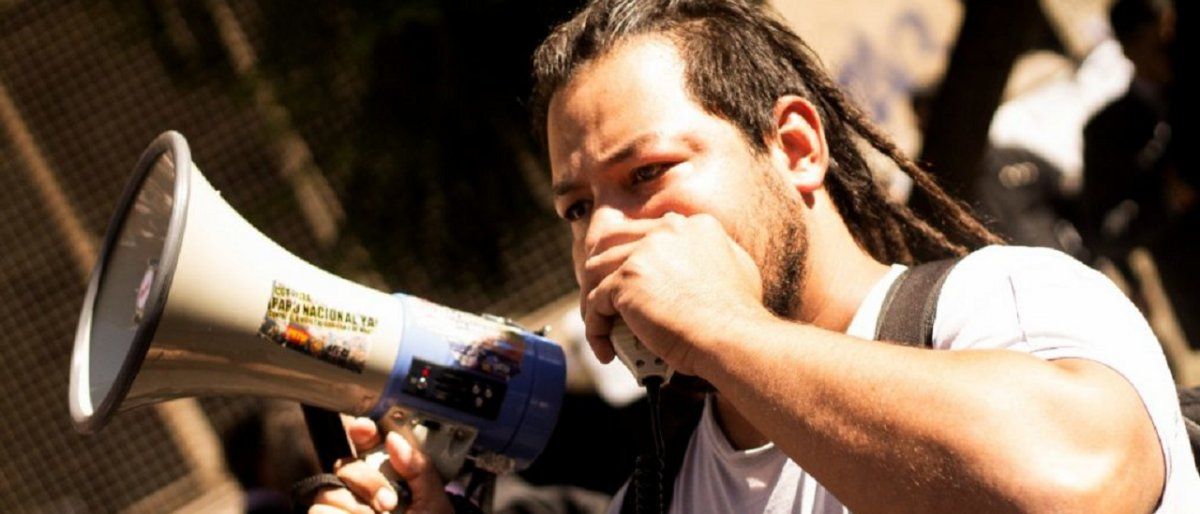 Se hizo conocido como El hombre del mortero durante las protestas frente al Congreso en 2017 por la nueva ley de movilidad jubilatoria. Sebastián Romero será precandidato a senador nacional por el Frente de Izquierda y de los Trabajadores (FIT) en Santa Fe.&nbsp;