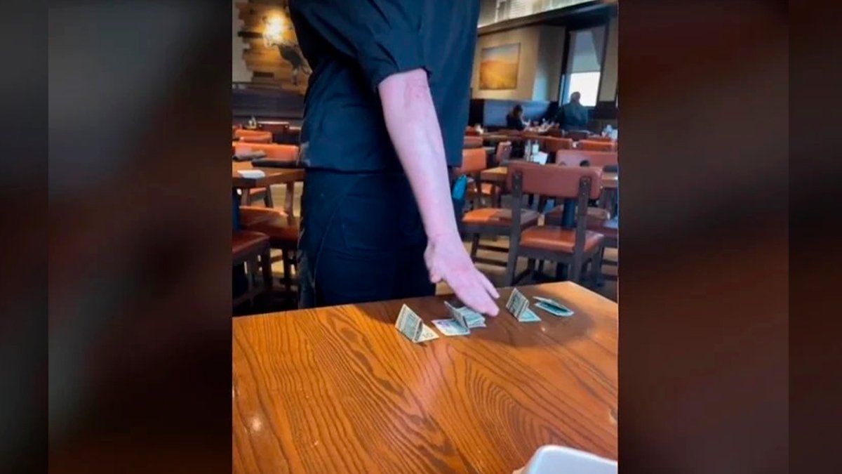 El clip se volvió rápidamente viral en la red social china.