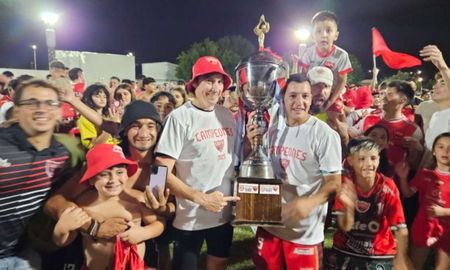 Ferro de Rafaela se quedó con el título absoluto de la Liga Rafaelina de Fútbol. Foto: Diego Camusso. Ferro de Rafaela se quedó con el título absoluto de la Liga Rafaelina de Fútbol. Foto: Diego Camusso.