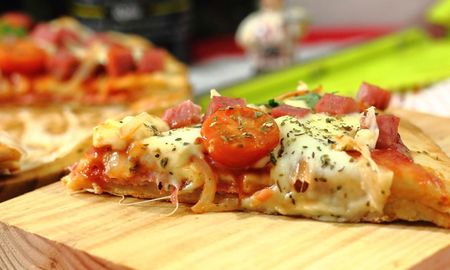 Pizza rellena, la receta ideal para la cena. Pizza rellena, la receta ideal para la cena.