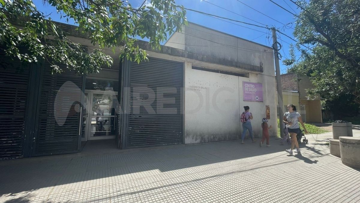 El centro de salud se ubica en calle Matheu al 6200 a metros de un destacamento policial.