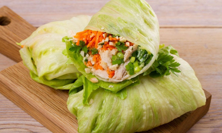 La receta sencilla para preparar wraps de lechuga y pollo en casa. La receta sencilla para preparar wraps de lechuga y pollo en casa.