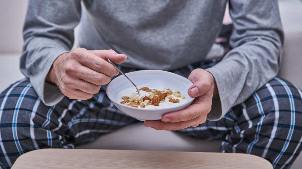 Estos son los alimentos que te ayudarán a dormir mejor