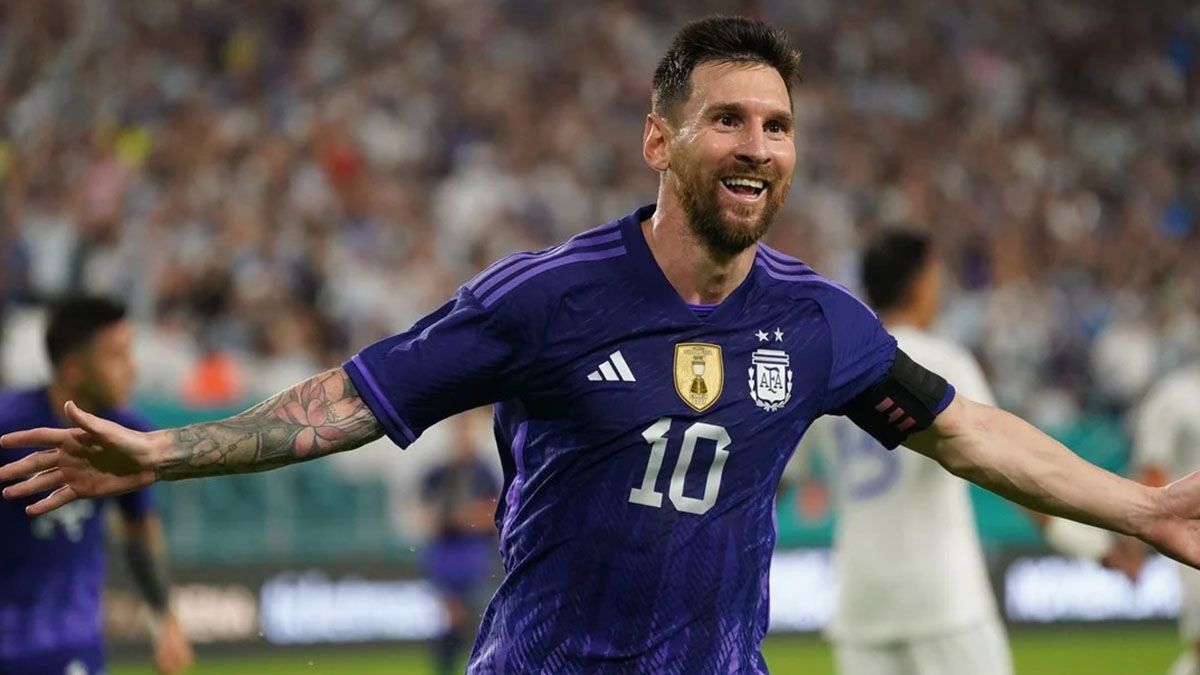 Goleó 3-0 a Honduras, que pegó en el primer tiempo y se desinfló en el segundo. Doblete de Leo. Debutaron Almada, Pérez y Enzo Fernández.