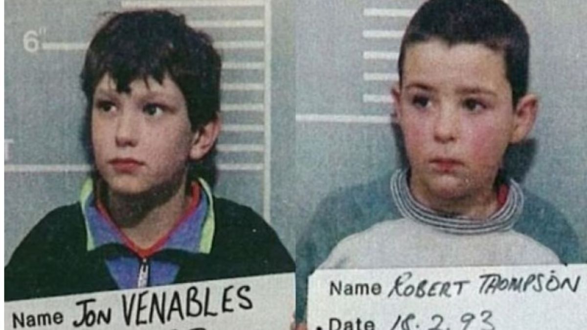 Jon Venables y Robert Thompson cuando fueron detenidos. El primero reconoció el crimen y se mostró inquieto durante el interrogatorio policial, Por momentos gritó que quería quitarse la ropa porque olía al bebé muerto. El segundo negó todo. Se mostró frío y distante. La prensa lo bautizó 
