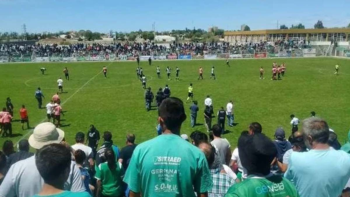 Los padres que incumplieron con la cuota alimentaria no podrán asistir a ver un partido de fútbol a la cancha ni a recitales en Rawson