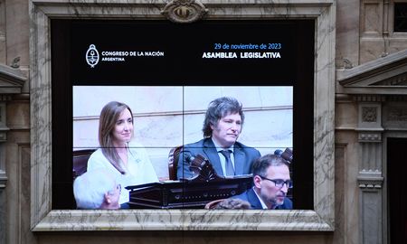 Javier Milei junto a Victoria Villarruel durante la asamblea legislativa que lo proclamó presidente. Javier Milei junto a Victoria Villarruel durante la asamblea legislativa que lo proclamó presidente.