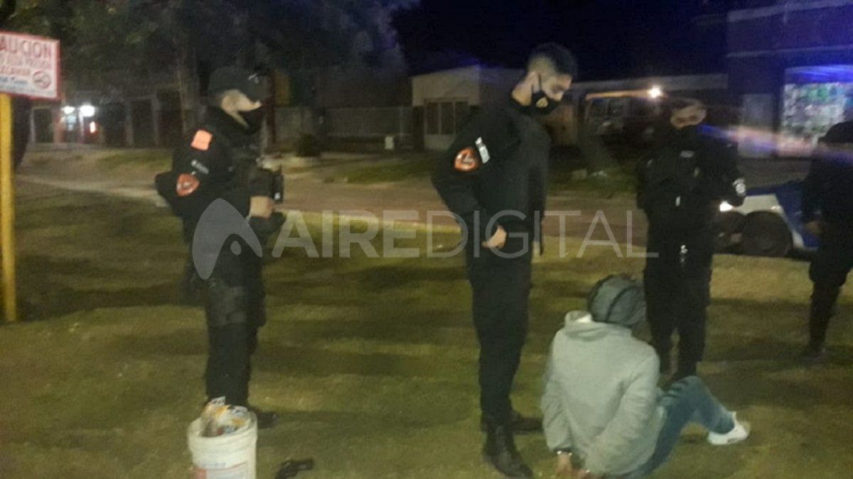 Personal de la polic&iacute;a comunitaria detuvo al ladr&oacute;n y le secuestr&oacute; una r&eacute;plica de arma de fuego&nbsp;