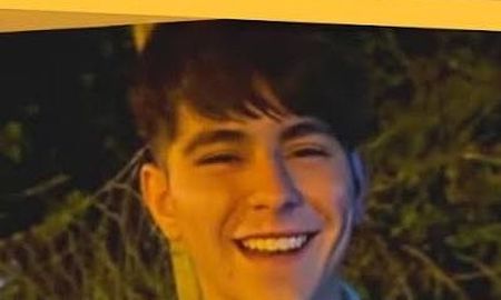 La autopsia de Benjamín Scerra, el joven de 19 años encontrado asesinado en la ciudad santafesina de Granadero Baigorria, indicó que recibió 20 puñaladas, siete en el cuello, al tiempo que el cuerpo permaneció refrigerado antes de ser abandonado. La autopsia de Benjamín Scerra, el joven de 19 años encontrado asesinado en la ciudad santafesina de Granadero Baigorria, indicó que recibió 20 puñaladas, siete en el cuello, al tiempo que el cuerpo permaneció refrigerado antes de ser abandonado.