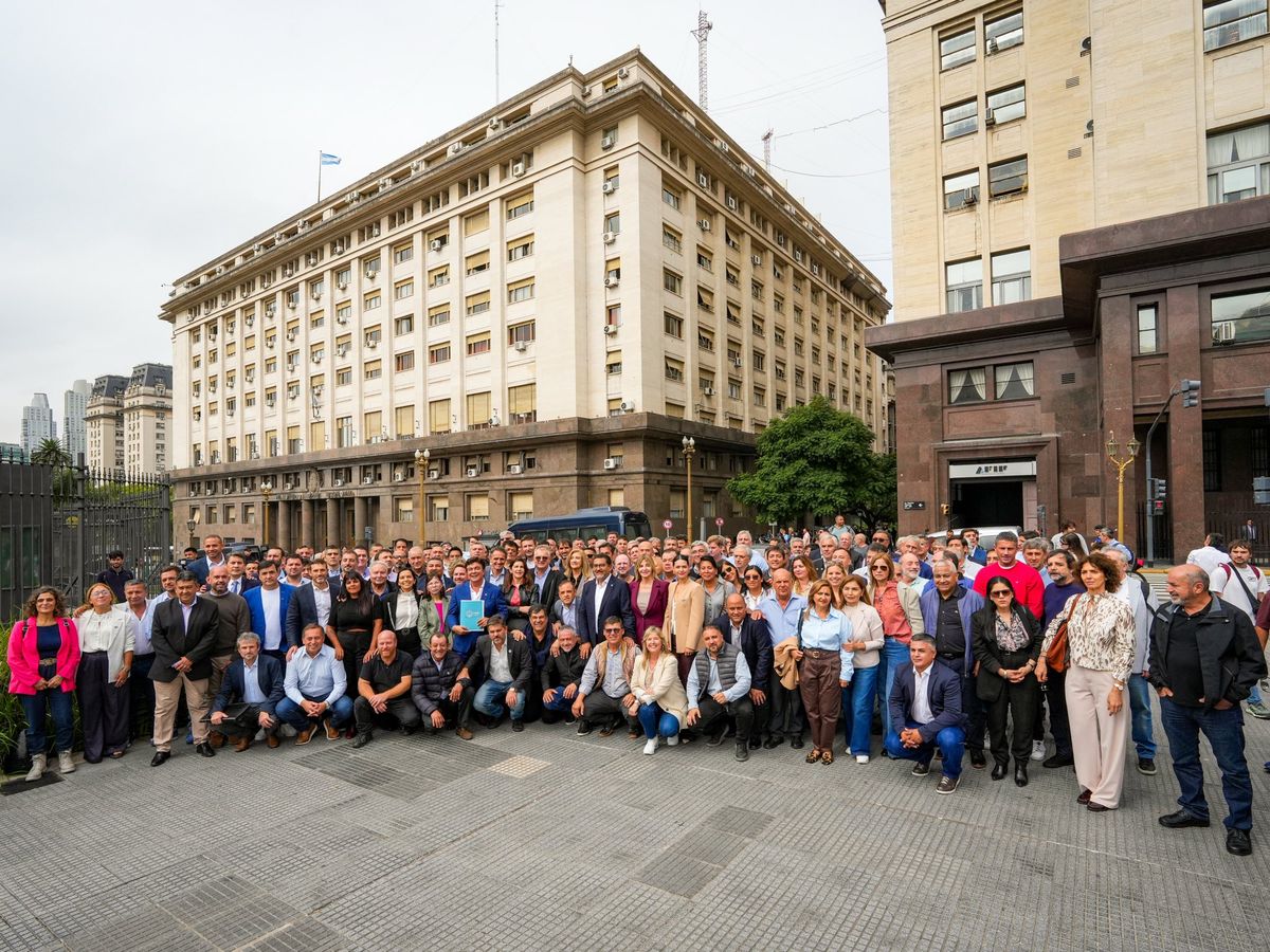Según se informó, fueron tres los puntos que enumeraron en un petitorio con destino al ministro Caputo, por lo que se movilizaron al Ministerio de Economía, ubicado frente a la Casa Rosada. ¿Qué pidieron los administradores de las ciudades del interior?