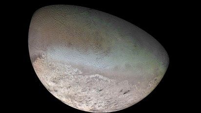 Trit&oacute;n, la luna m&aacute;s grande de Plut&oacute;n.