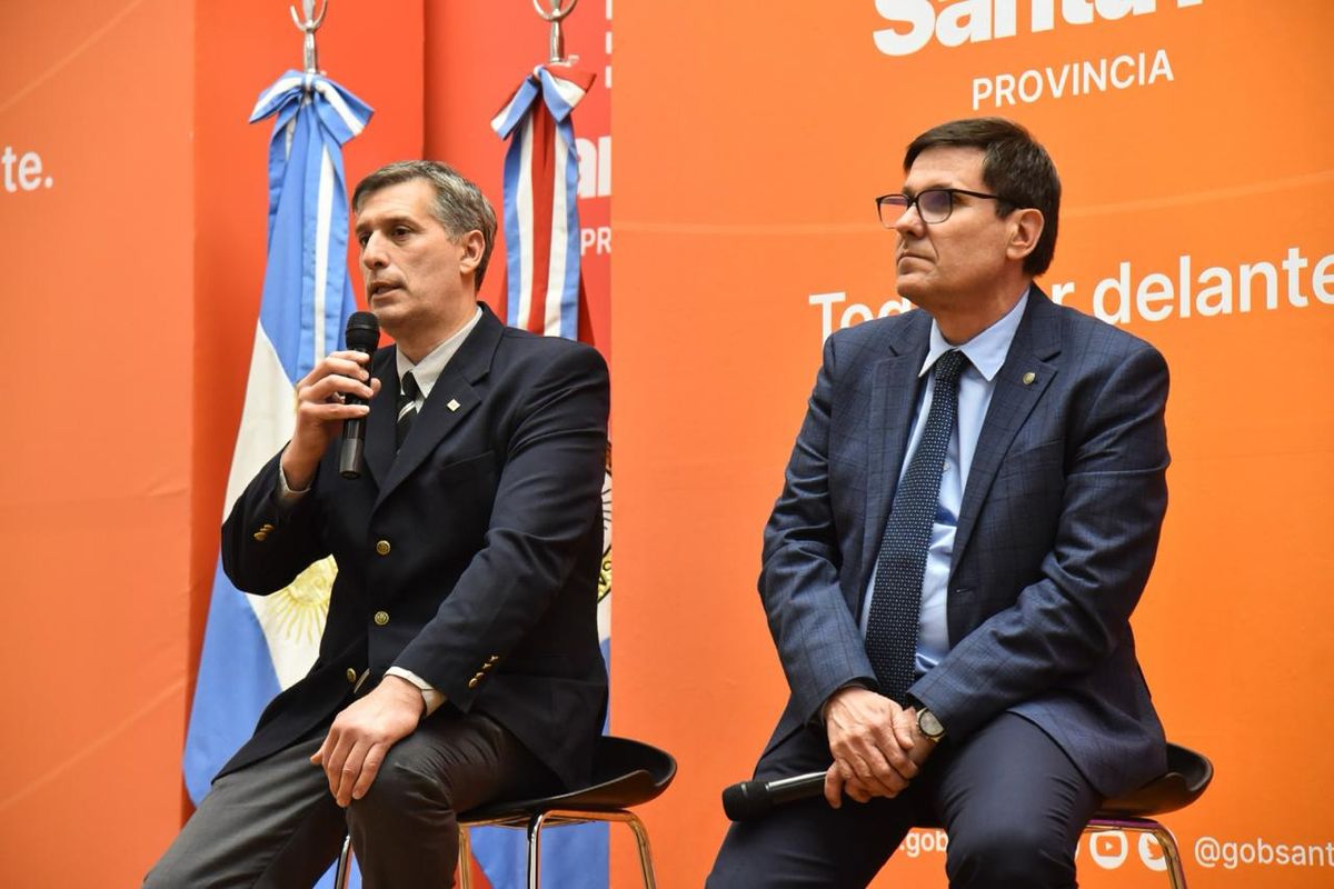 José Goity, ministro de Educación, junto a Pablo Olivares, de Economía. José Goity, ministro de Educación, junto a Pablo Olivares, de Economía.