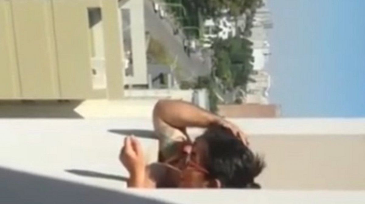 Los vecinos de su edificio le cantaron el Feliz Cumpleaños en cuarentena