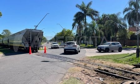 El descarrilamiento de un tren en Santa Fe generó complicaciones en avenidas General Paz y Galicia El descarrilamiento de un tren en Santa Fe generó complicaciones en avenidas General Paz y Galicia