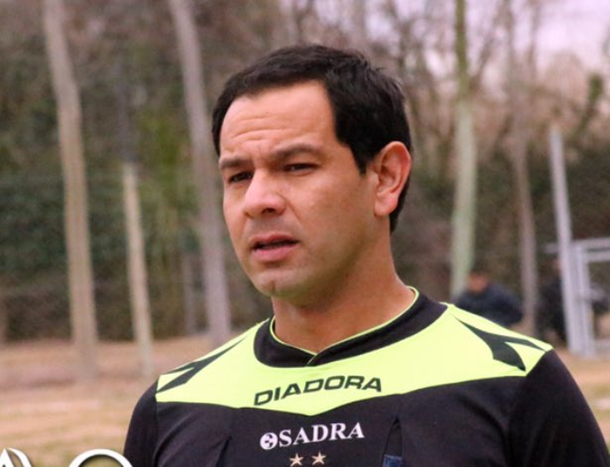 Luis Damián Martínez, el árbitro de la polémica final entre Colón de San Justo y Deportivo Rincón. Luis Damián Martínez, el árbitro de la polémica final entre Colón de San Justo y Deportivo Rincón.