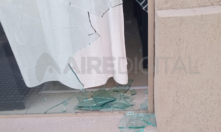 Los delincuentes robaron una balanza de la panadería, tras haber roto un vidrio. Los delincuentes robaron una balanza de la panadería, tras haber roto un vidrio.