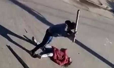 video: feroz golpiza con palos a una catamarquena tras el robo de su moto video: feroz golpiza con palos a una catamarquena tras el robo de su moto