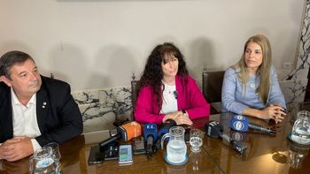 Mamarella, actual rector, Tarabella y Dillon, autoridades electas.