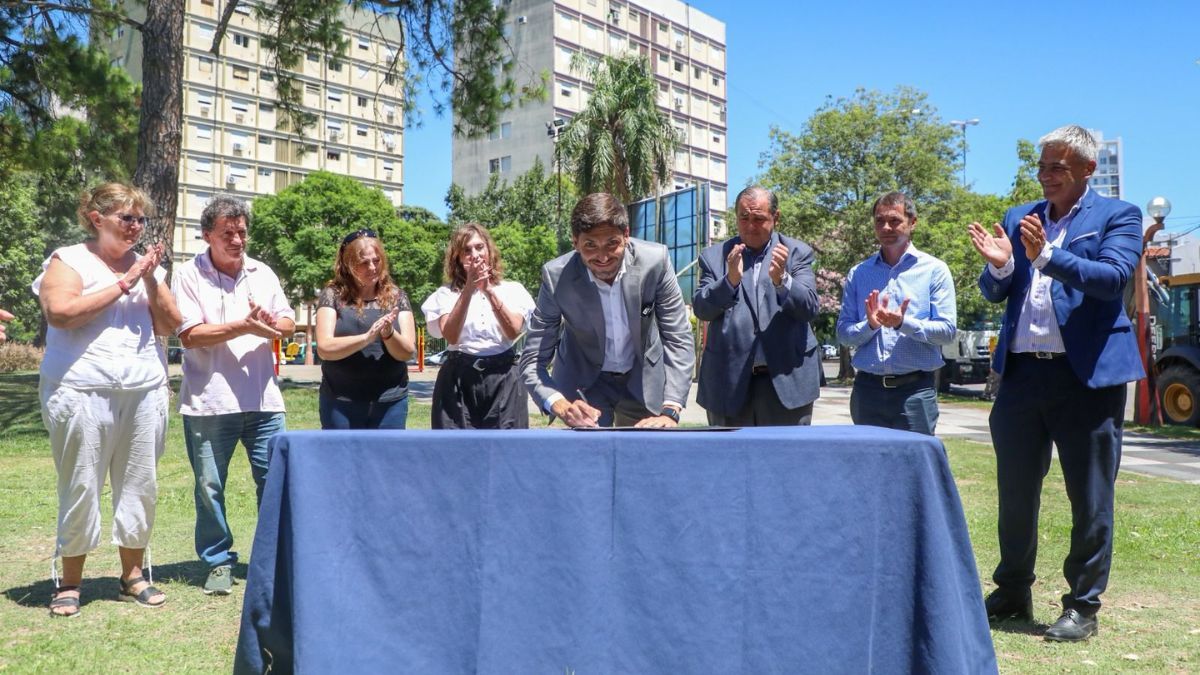 El gobernador Maximiliano Pullaro estuvo presente en el inicio de la obra. El gobernador Maximiliano Pullaro estuvo presente en el inicio de la obra.