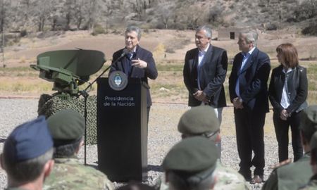 macri lanzo el primer operativo militar en fronteras macri lanzo el primer operativo militar en fronteras