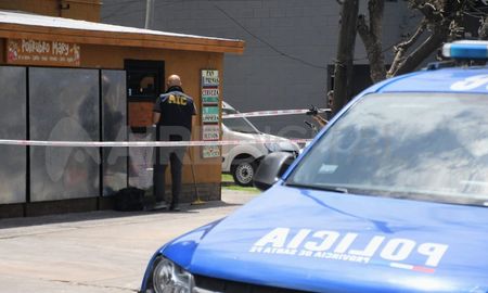 Las repetidas balaceras y homicidios en Rosario empujaron la renuncia de Rubén Rimoldi como titular del Ministerio de Seguridad. Las repetidas balaceras y homicidios en Rosario empujaron la renuncia de Rubén Rimoldi como titular del Ministerio de Seguridad.