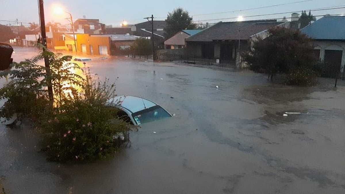 El trágico temporal en Bahía Blanca ya dejó 15 muertos y más de 1400 evacuados.