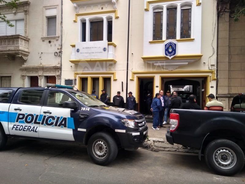 Detuvieron al jefe y a cinco efectivos de la Policía Federal de Santa Fe por posibles vínculos con el narcotráfico