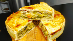 altText(Tarta de zapallitos sin horno: cómo hacerla con pocos ingredientes y en menos de 30 minutos)}