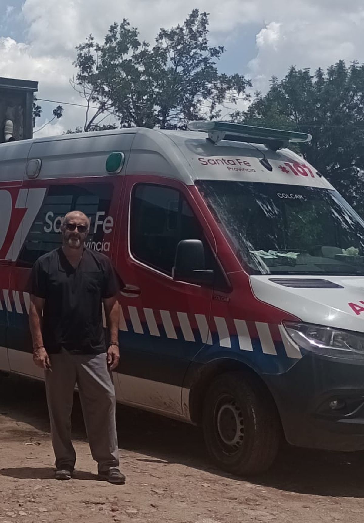 Luis Tomé es chófer en Santa Fe de una ambulancia. Luis Tomé es chófer en Santa Fe de una ambulancia.