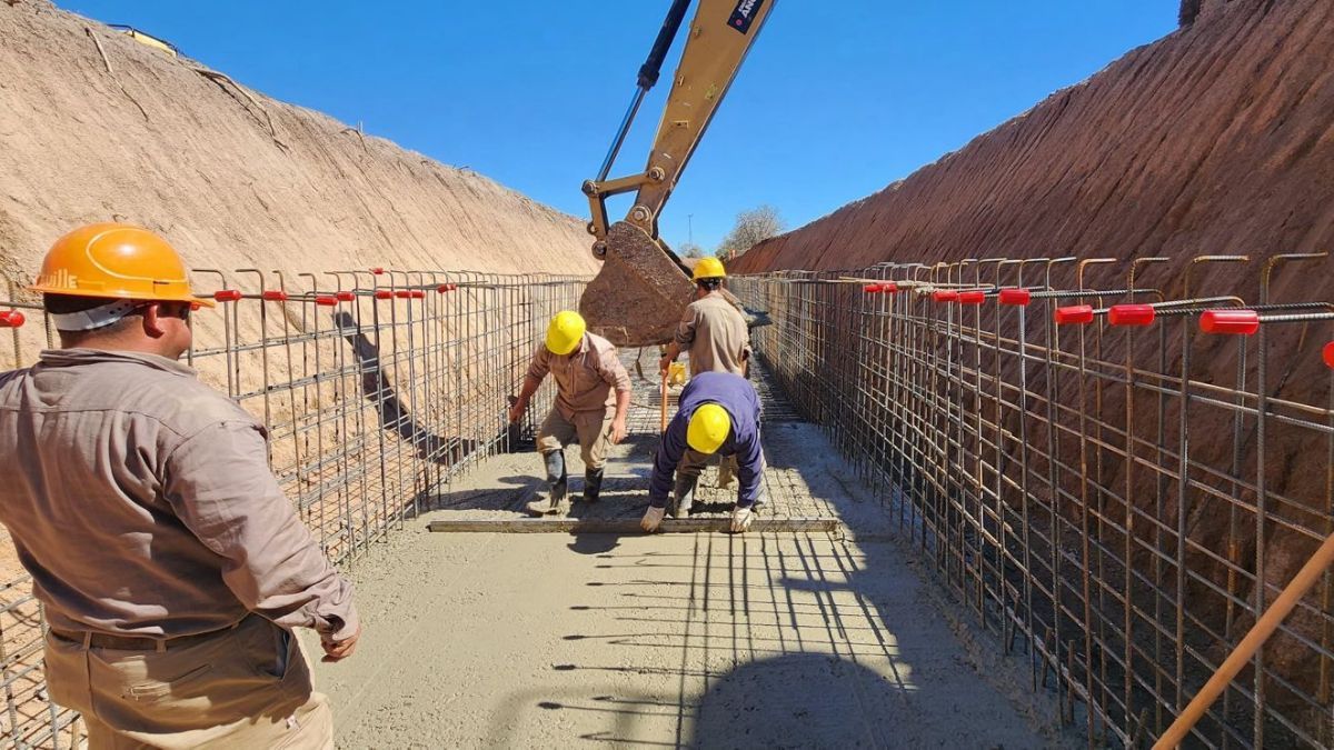 En 2025 el Ministerio de Obras Públicas avanzó con obras y proyectos en las 100 localidades de mayor vulnerabilidad hídrica de la provincia de Santa Fe.