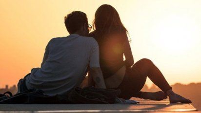 Amor para toda la vida. Joven demuestra su cariño a novia amnésica