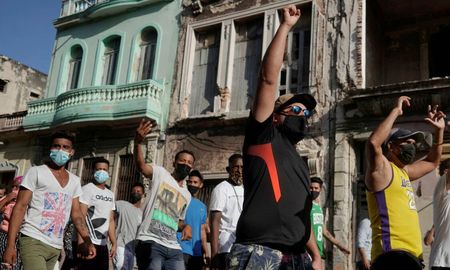 Cuba vive manifestaciones históricas contra el régimen castrista. Cuba vive manifestaciones históricas contra el régimen castrista.
