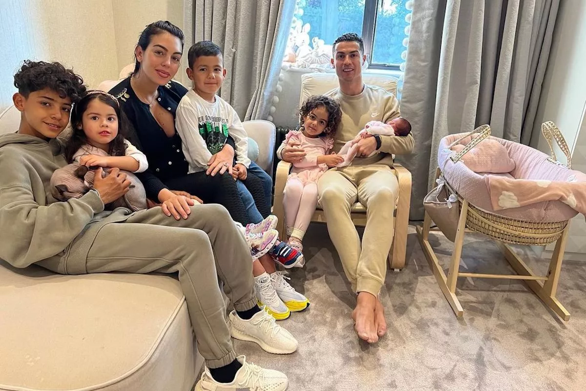 Cristiano Ronaldo está casado con la argentina Georgina Rodríguez y tiene cinco hijos.