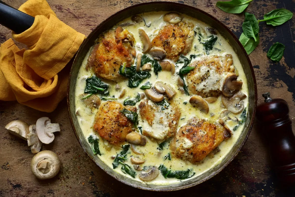 La receta para hacer pechugas de pollo a la crema se puede hacer en 4 pasos simples y con la necesidad de pocos ingredientes. La receta para hacer pechugas de pollo a la crema se puede hacer en 4 pasos simples y con la necesidad de pocos ingredientes.