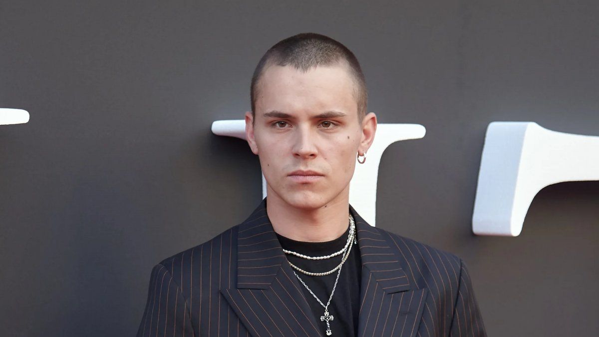 Aron Piper de Élite debuta en el trap y estrena su primera canción