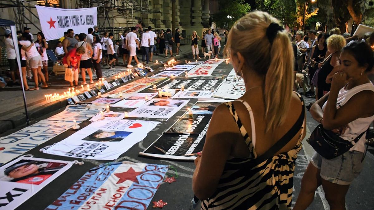 Familiares y víctimas se manifestaron frente a la gobernación.&nbsp;