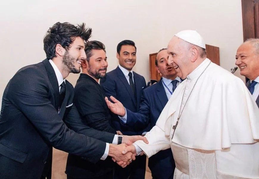 Carlos Rivera y Sebastián Yatra son tachados de irrespetuosos