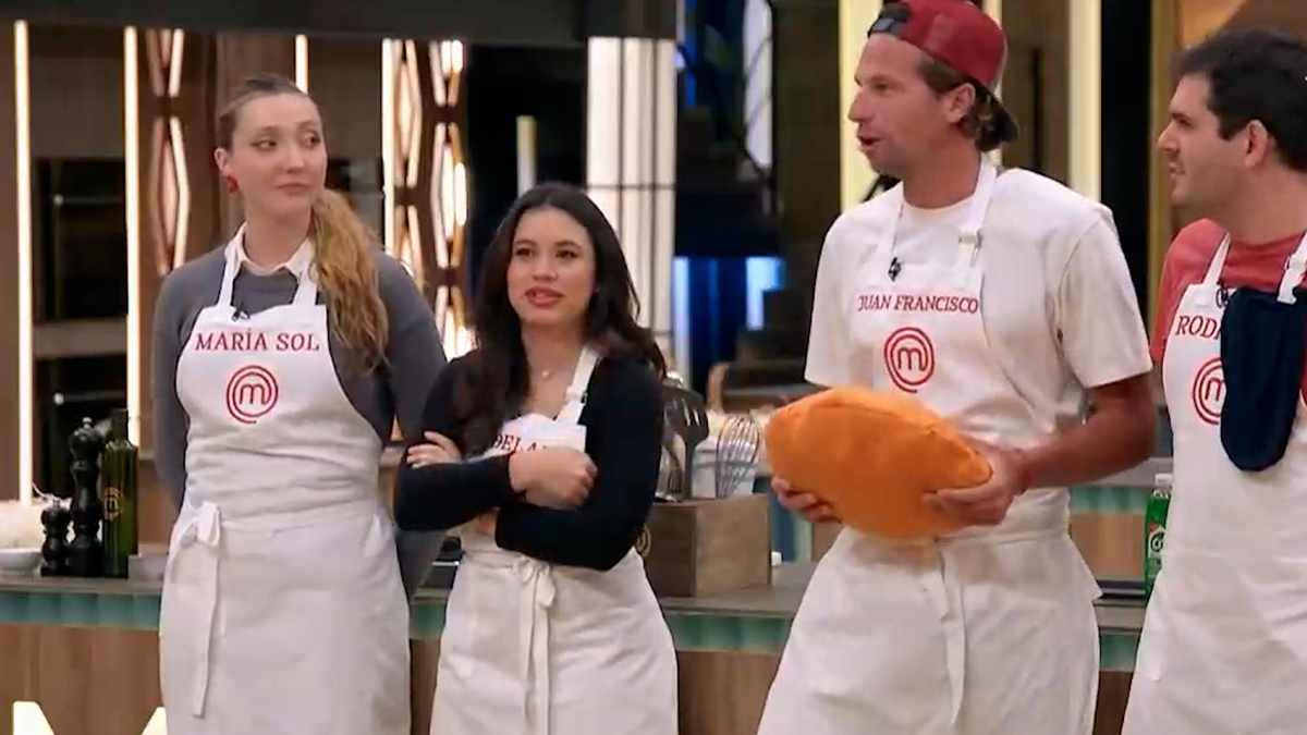 De izquierda a derecha, cuatro participantes de MasterChef: María Sol, Candelaria, Juan Francisco y Rodrigo.