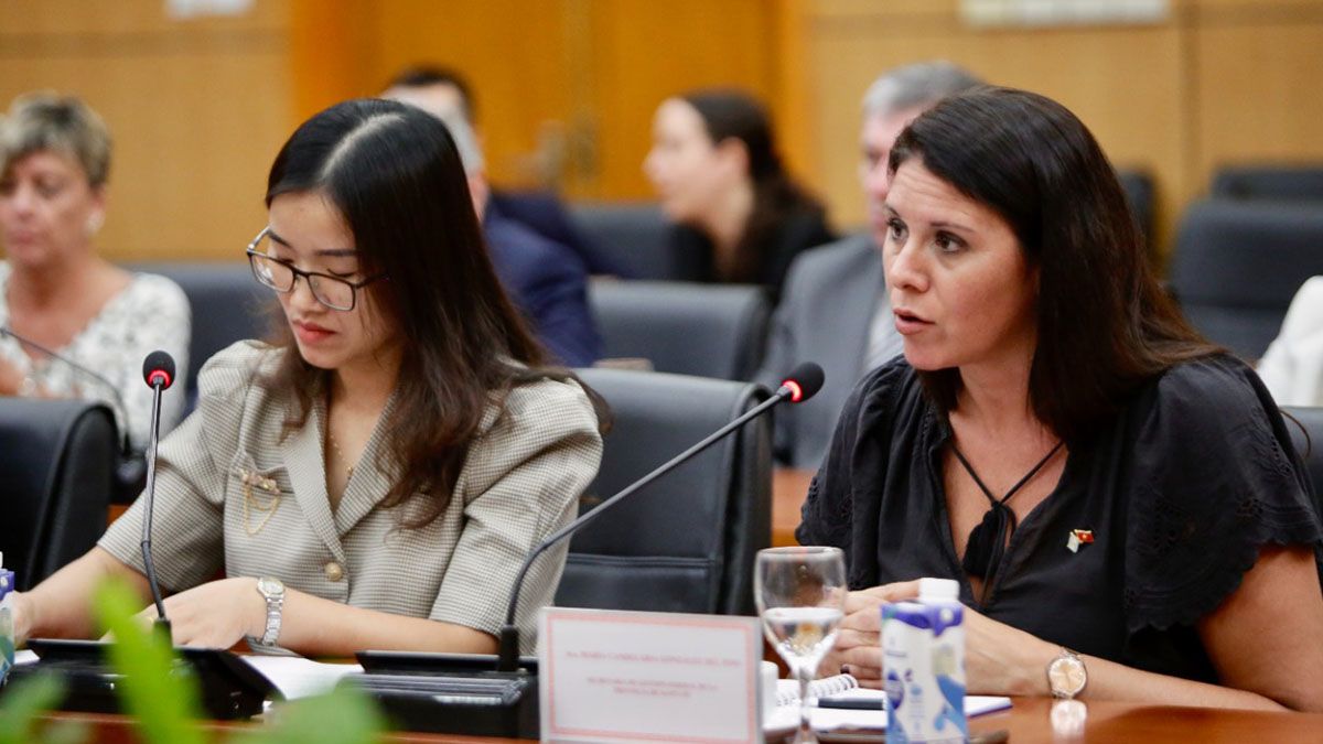 Los representantes de la Región Centro mantuvieron una reunión con viceministro de Agricultura y Desarrollo Rural de Vietnam, D. Nguyen Hoang Hiep.