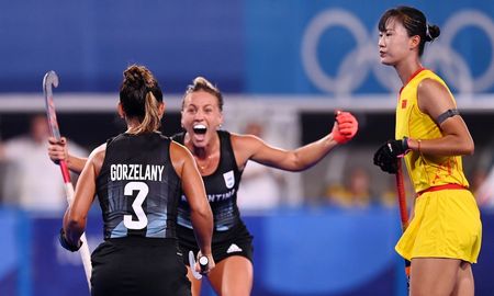 Las Leonas clasificaron a los cuartos de final de los Juegos Olímpicos de Tokio luego derrotar 3-2 a China. Las Leonas clasificaron a los cuartos de final de los Juegos Olímpicos de Tokio luego derrotar 3-2 a China.