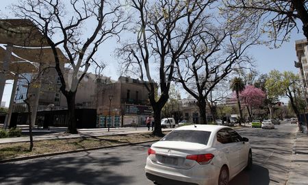 Cielo mayormente despejado en Santa Fe. Cielo mayormente despejado en Santa Fe.