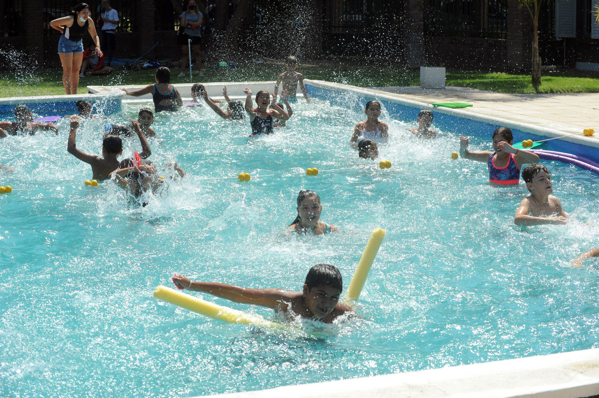 Es importante destacar que la municipalidad tiene garantizado el traslado de 100 niños diariamente por cada estación.