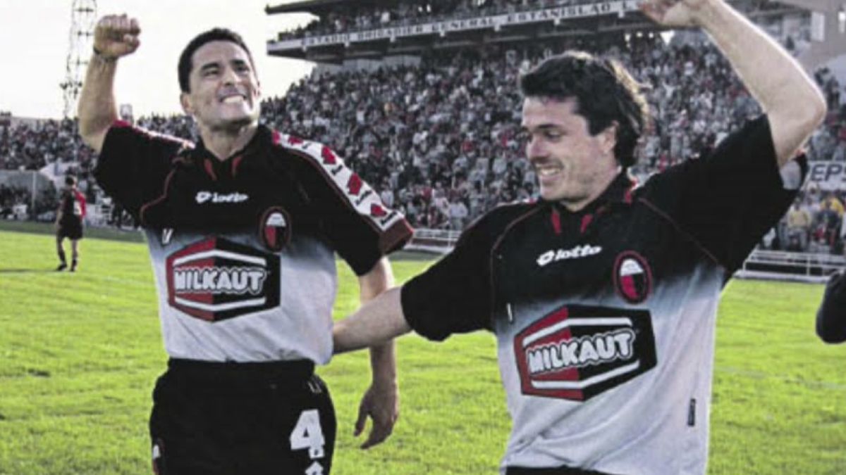 Adrián Gorostidi jugó en Colón entre 1997 y 2001. Adrián Gorostidi jugó en Colón entre 1997 y 2001.