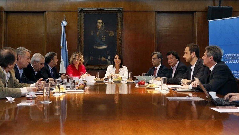 El Gobierno avanza para cubrir a argentinos sin obra social