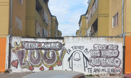 La secuestraron y un graffiti que veía desde la ventana la ayudó a escapar: Feliz cumple Luu