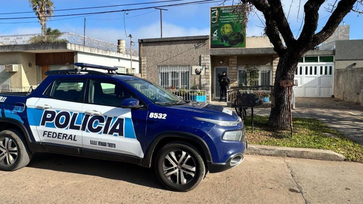 Uno de los allanamientos por fraude al Pami se realiza en Acebal