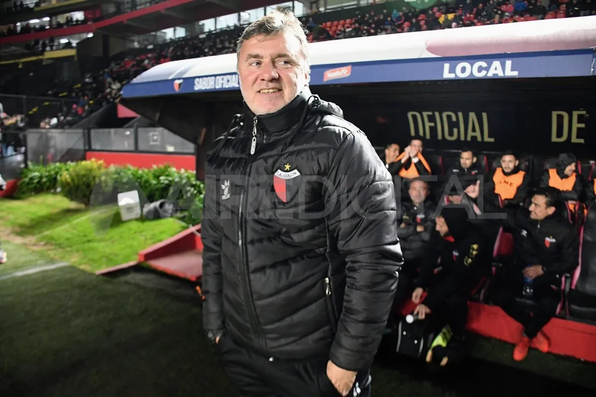 Marini se postuló para ser el nuevo DT de Colón tras el descenso a la Primera Nacional: Marini se postuló para ser el nuevo DT de Colón tras el descenso a la Primera Nacional: