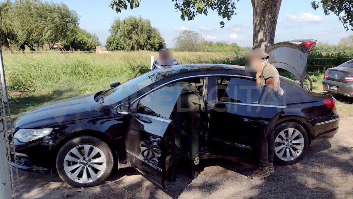 Los hombres trasladaban el dinero en cinco bultos en el asiento trasero